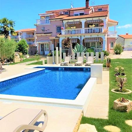 Apartment Villa Engel With Pool โปเรช ภายนอก รูปภาพ