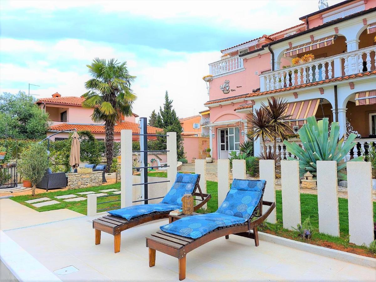 Apartment Villa Engel With Pool โปเรช ภายนอก รูปภาพ
