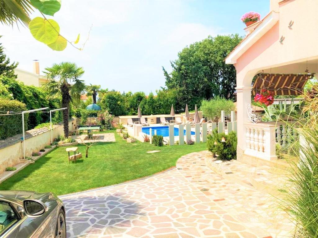 Apartment Villa Engel With Pool โปเรช ภายนอก รูปภาพ