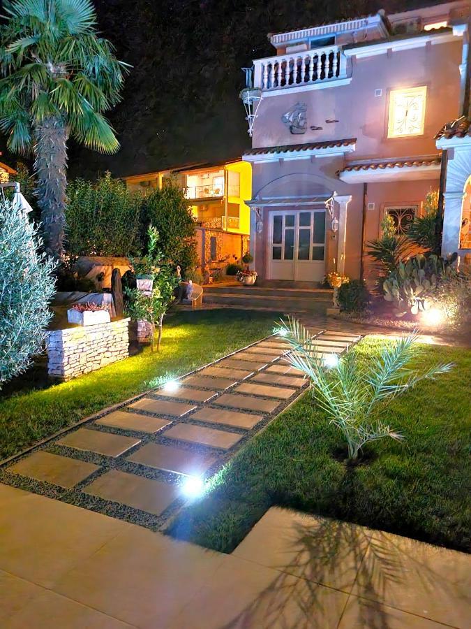 Apartment Villa Engel With Pool โปเรช ภายนอก รูปภาพ