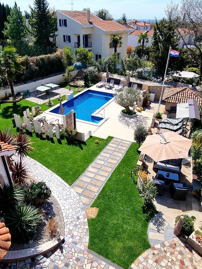 Apartment Villa Engel With Pool โปเรช ภายนอก รูปภาพ