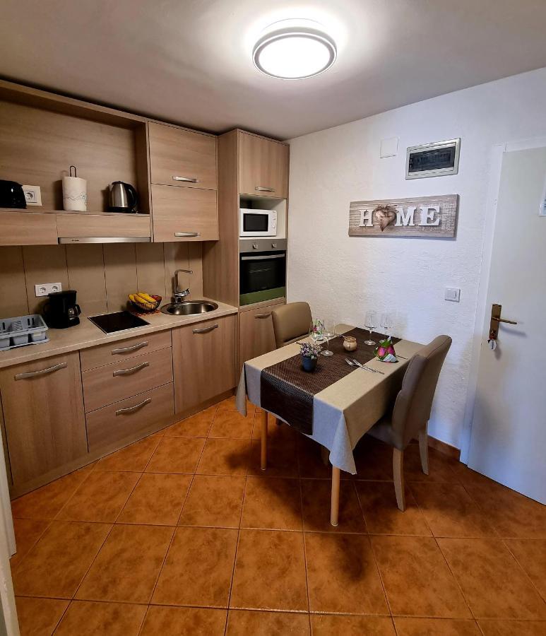 Apartment Villa Engel With Pool โปเรช ภายนอก รูปภาพ