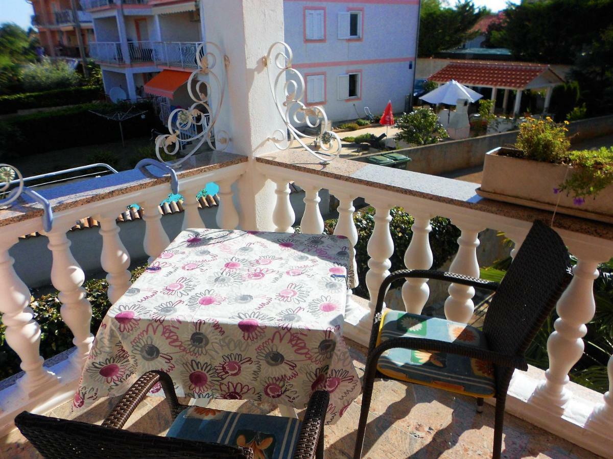 Apartment Villa Engel With Pool โปเรช ภายนอก รูปภาพ