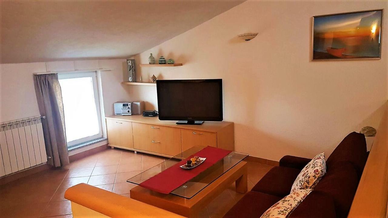 Apartment Villa Engel With Pool โปเรช ภายนอก รูปภาพ
