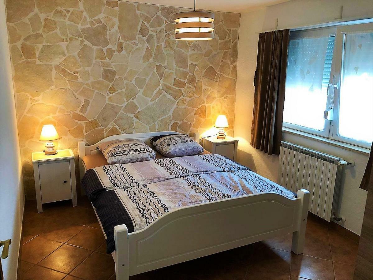 Apartment Villa Engel With Pool โปเรช ภายนอก รูปภาพ